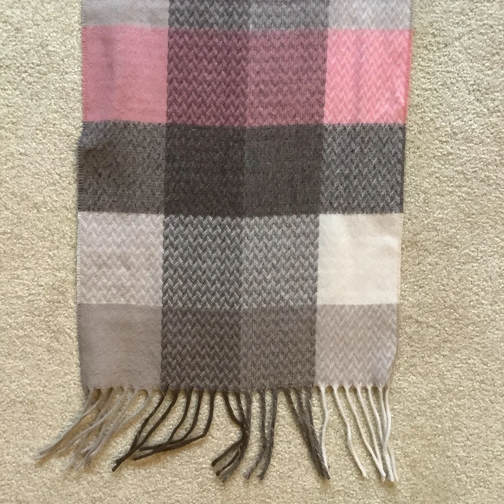 London Fog Cashmink Pink and Cream Scarf Made in Germany - Picture 8 of 12